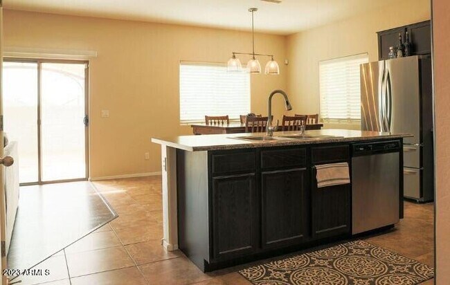 Building Photo - 10225 Camelback Rd