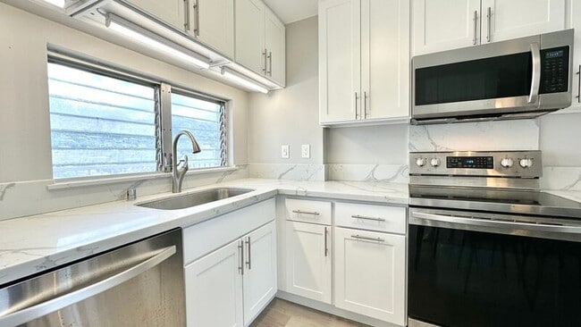 Building Photo - 1617 Ke’eaumoku St