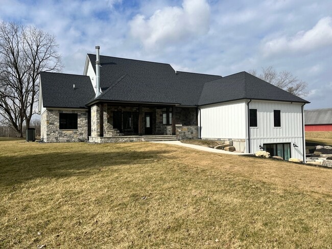 Building Photo - 18601 E River Rd