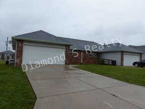 Building Photo - 715 McLean Ct