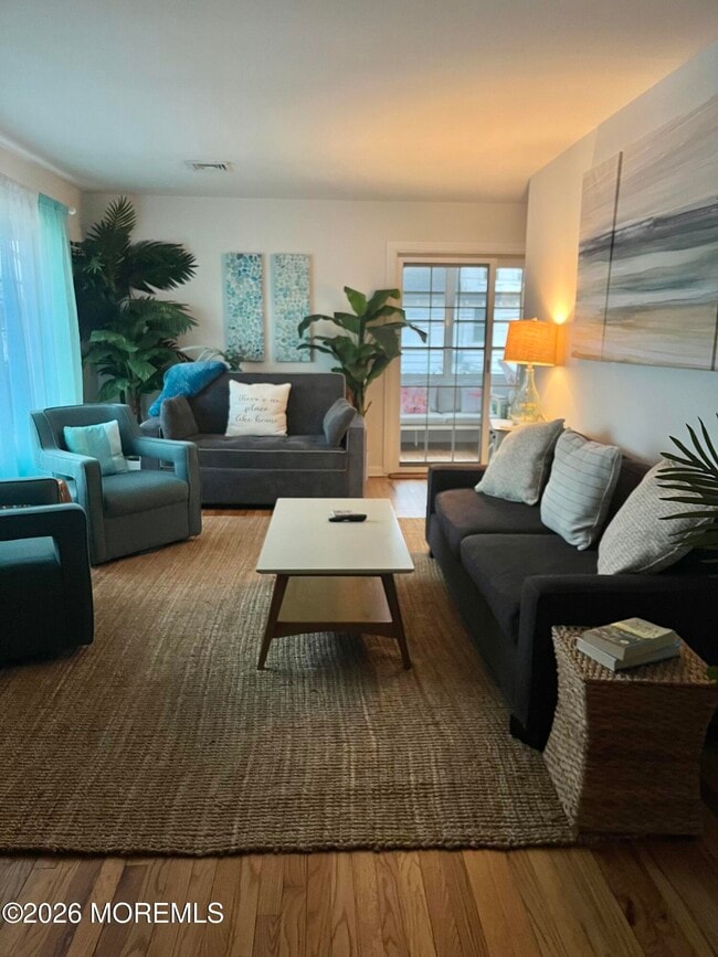 Building Photo - 2001 Main St