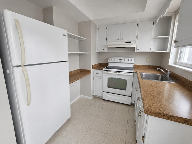 Building Photo - 2120 NE 41st St