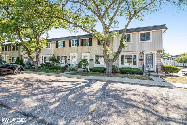 Building Photo - 28306 Universal Dr