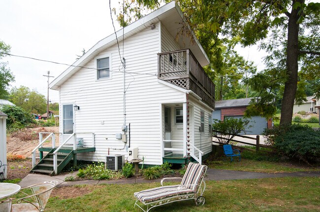 Building Photo - 219 S Gull Lake Dr