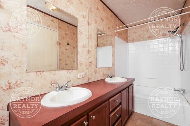 Foto del edificio - 756 Cooke Rd