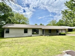 Building Photo - 1827 S Broadway Blvd