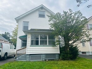 Building Photo - 377 Avis St