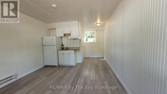 Photo du bâtiment - 280-280 River Rd E