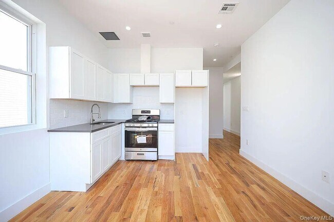 Foto del edificio - 105 Wyona St