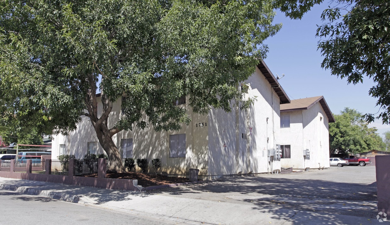 Building Photo - 1751 Garden Dr