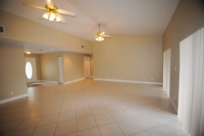 Foto del edificio - 10100 NW 21st St