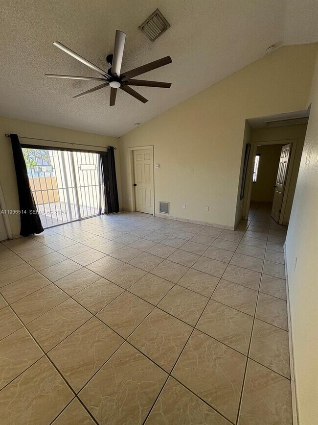 Foto del edificio - 20237 NW 32nd Ave