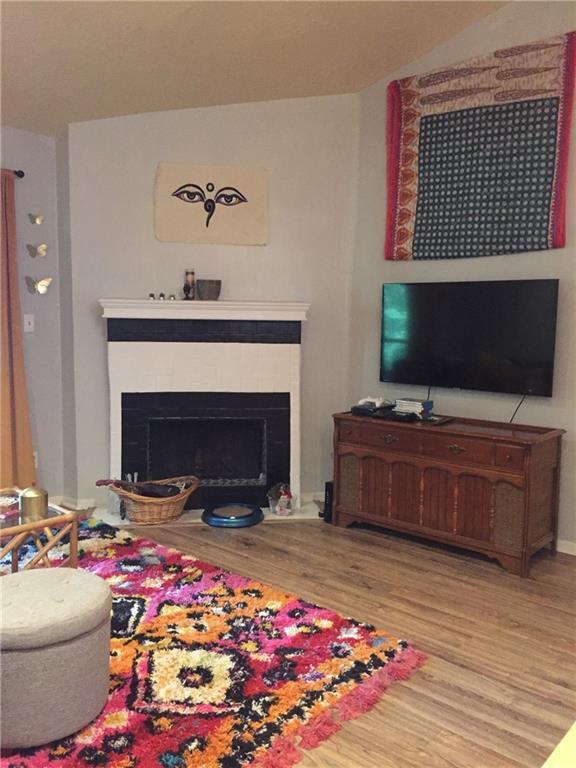 Building Photo - 421 W San Antonio St