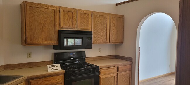 Building Photo - 15757 Griffon Path