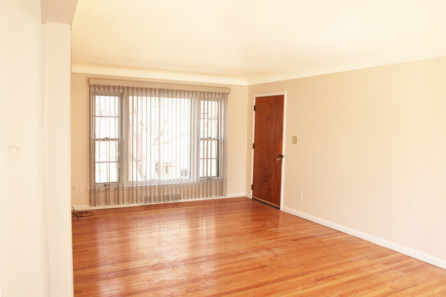 Living Area / Door to Hallway, Side Door and to Basement - 1419 W Farnum Ave