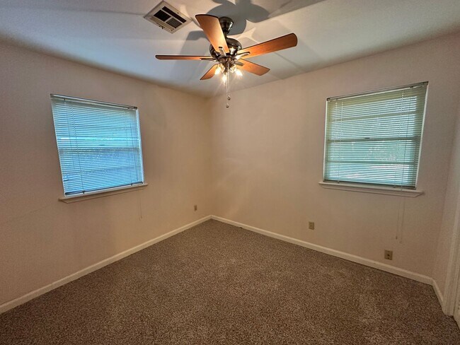 Foto del edificio - 3 Bed, 1 Bath Home for Rent – Del City