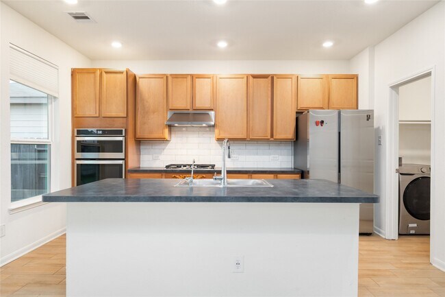 Foto del edificio - 14627 Monterey Cypress Dr