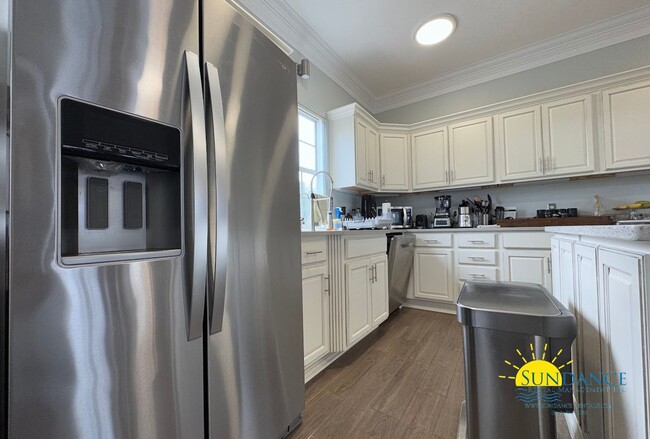 Building Photo - Updated Waterfront Townhome with Incredibl...