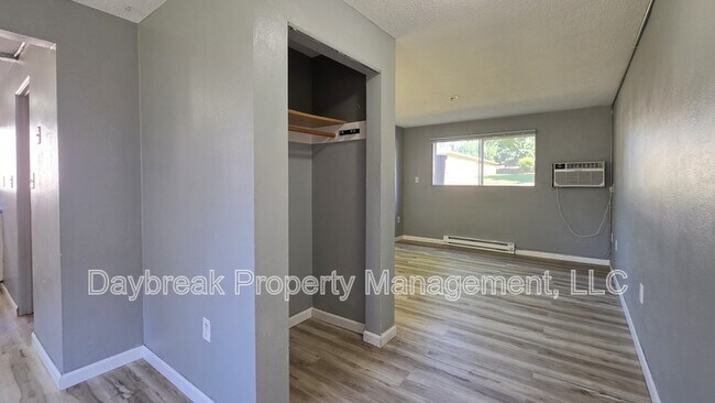 Foto del edificio - 32 10th Ave N