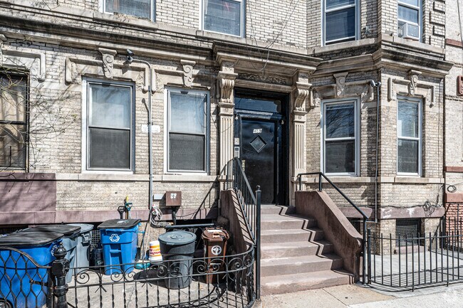 Building Entrance - 459 Chauncey St