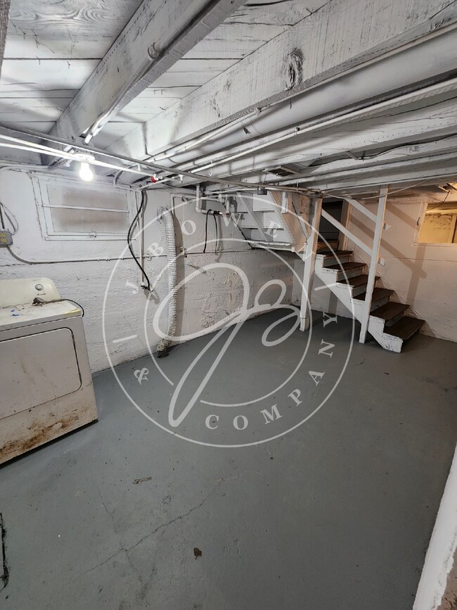 Foto del edificio - 3 bed 1 bath with lots of space!