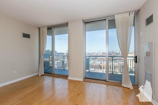 Foto del edificio - 421 W Huron St