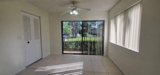 Foto del edificio - 514 Shady Pine Way