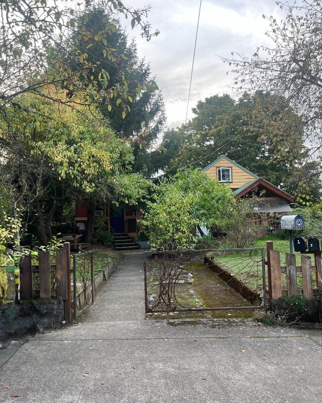 Building Photo - 6107 NE 14th Ave Building Photo - 6107 NE 14th Ave