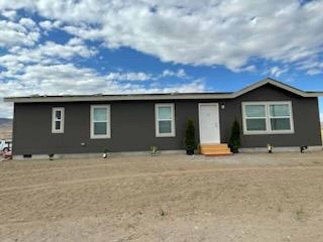 Primary Photo - 3 Bed 2 Bath Stagecoach Home on 1 Acre