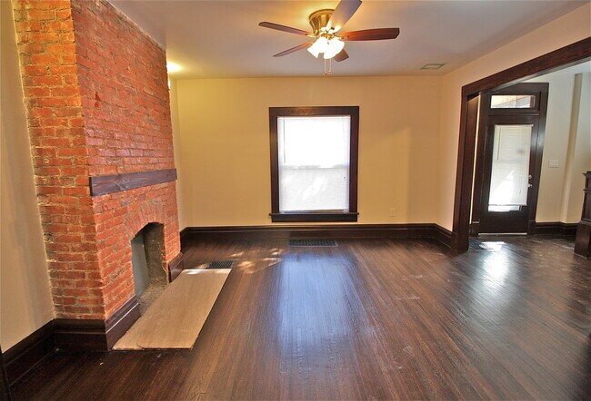 Foto del edificio - 38 W Oakland Ave