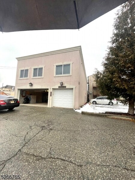 Foto del edificio - 340 Bloomfield Ave