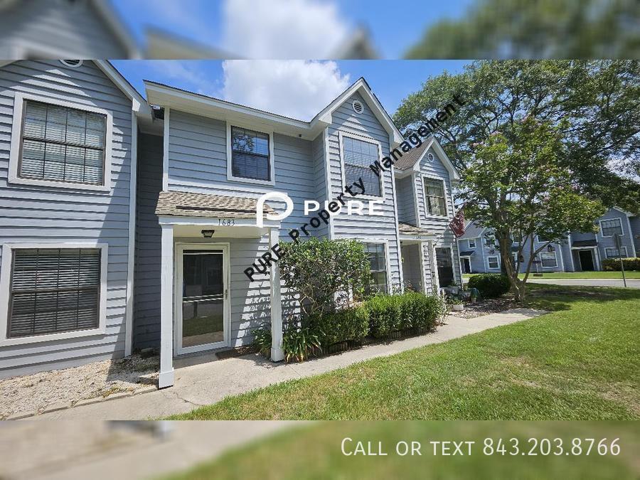Primary Photo - Recently Upgraded Townhouse near Dowtown C...