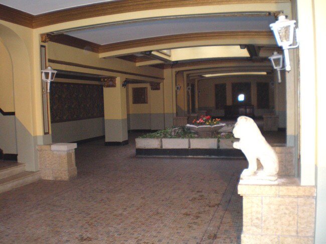 Atrio Lion - Glengyle Beach Apartments