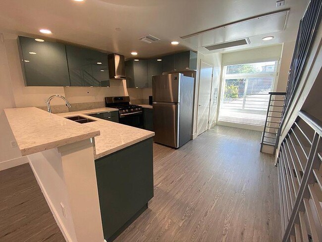 Building Photo - 4461 Tujunga Ave