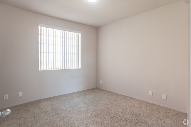 2BR,2.5BA-1200SF- Bedroom - 4311 Alcove Ave