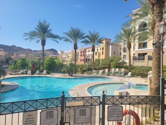 Building Photo - Stunning studio in Lake Las Vegas