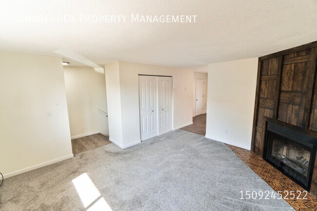 Building Photo - 1719 W Fairview Ave