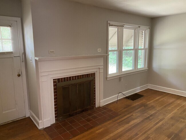 Building Photo - 4001 N Cherry St