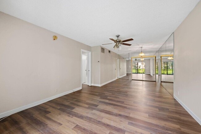 Foto del edificio - 3101 Oakland Shores Dr