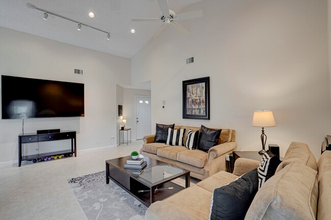 Foto del edificio - 5915 Parkwalk Dr