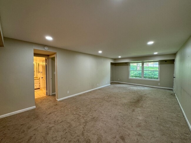 Building Photo - Spacious 2 Bed 2 Bath Condo In Vibrant The...