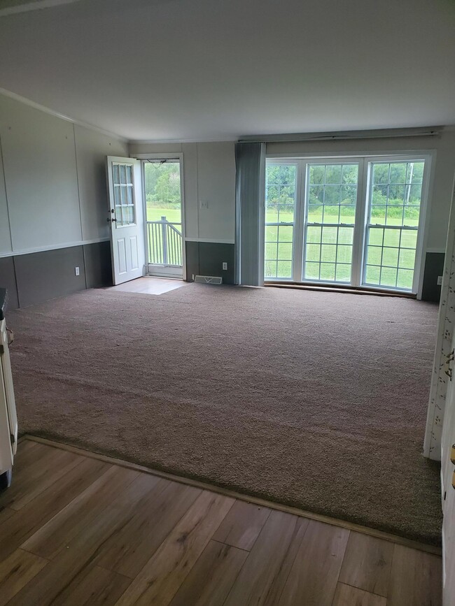 Living Room - 120 Twin Oaks Farm Ln