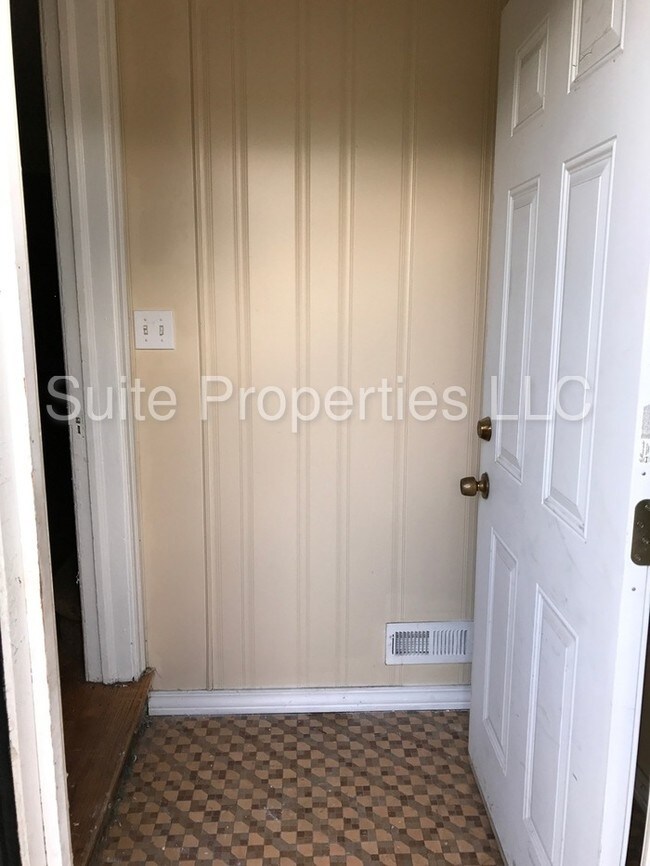 Building Photo - 10800 E Outer Dr
