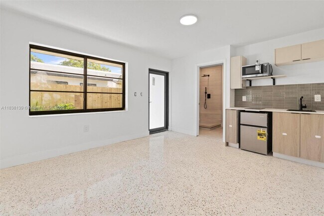 Foto del edificio - 2442 SW 3rd St