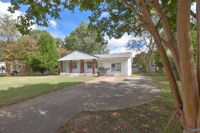 Building Photo - 11021 Strong Dr SE