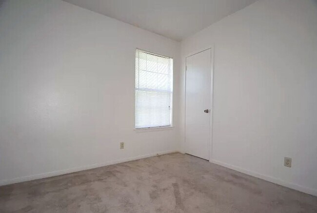 Foto del edificio - 3106 Courtney Ln