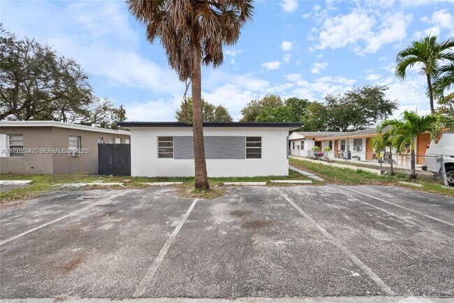 Building Photo - 417 NW 15th Ave