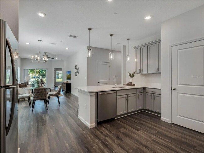 Building Photo - Modern New Lakeside Home