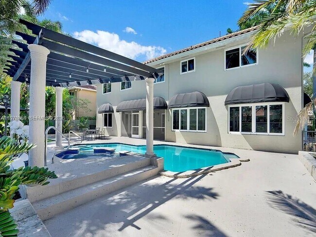 Foto del edificio - 15945 NW 82nd Ct