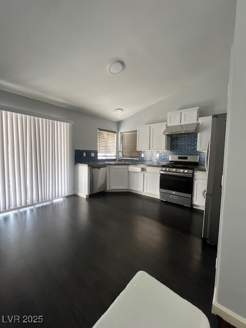 Building Photo - 9630 Redstar St